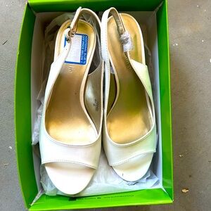 Kelly & Katie white heels size 8